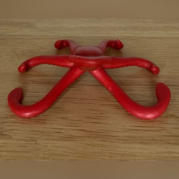 Jake & Neverland Pirates Submarine Bucky's Never Sea Adventure Red Squid Figure - Picture 3 of 5